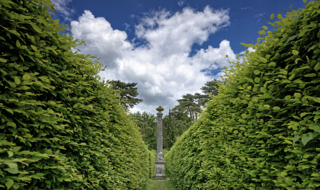 Colonne de Chanteloup. Haute Terrasse. Château de Valmer vins et jardins. Photo : Philippe Lim